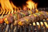Fleischspieß am Grill