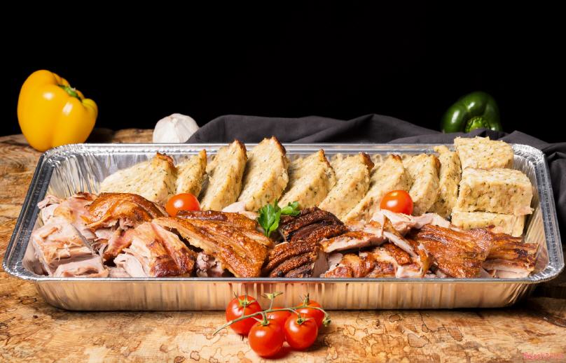 knusprig gebratenes Spanferkel mit Semmelfülle